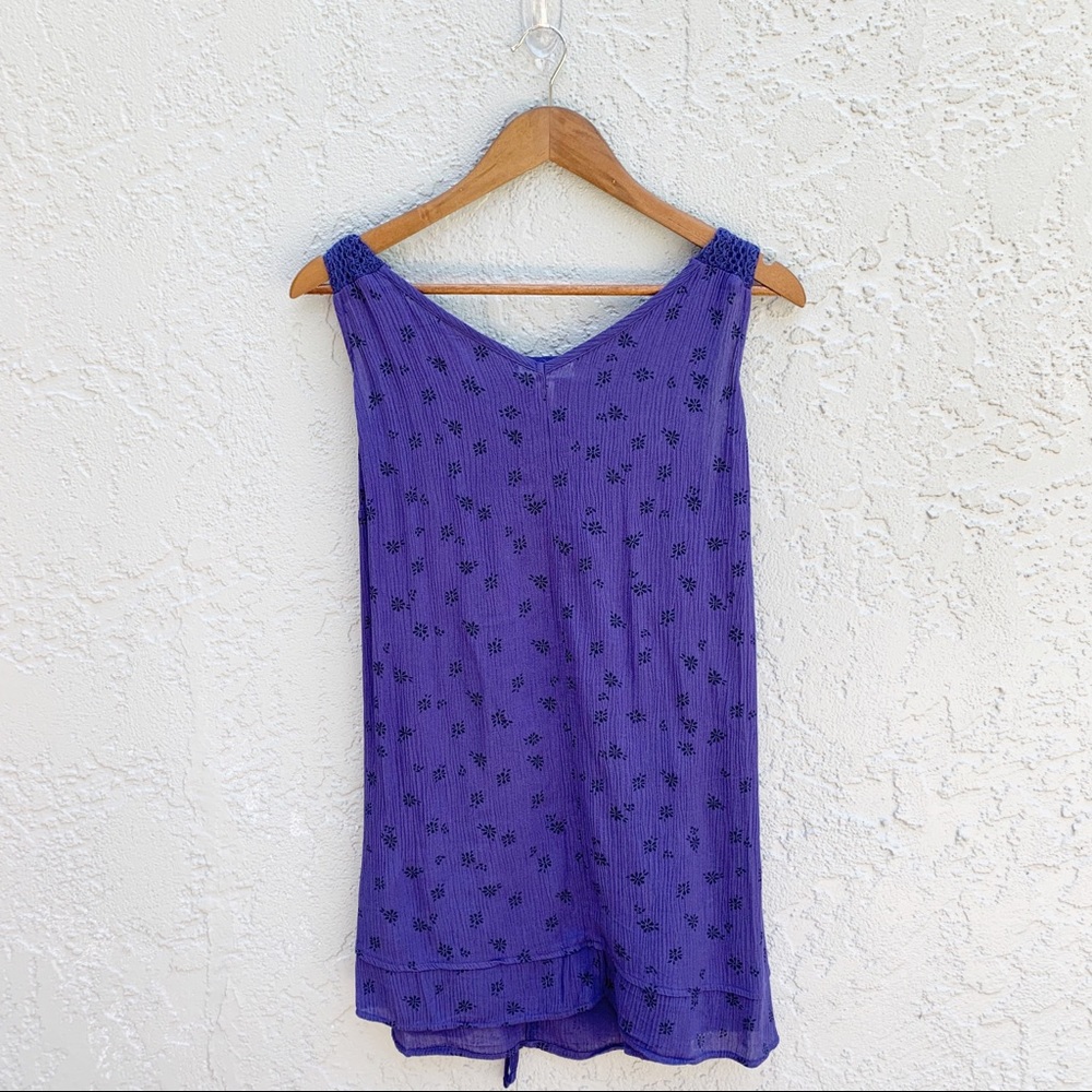 Liz Lange Maternity Sleeveless tie back top sz m